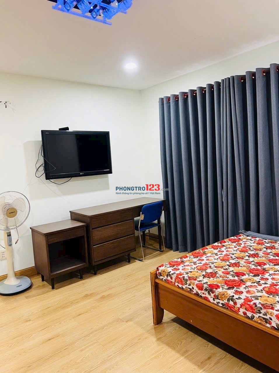 Chung cư 590 CMT8, Quận 3: 85m2, 2p ngủ, 11triệu, ban công