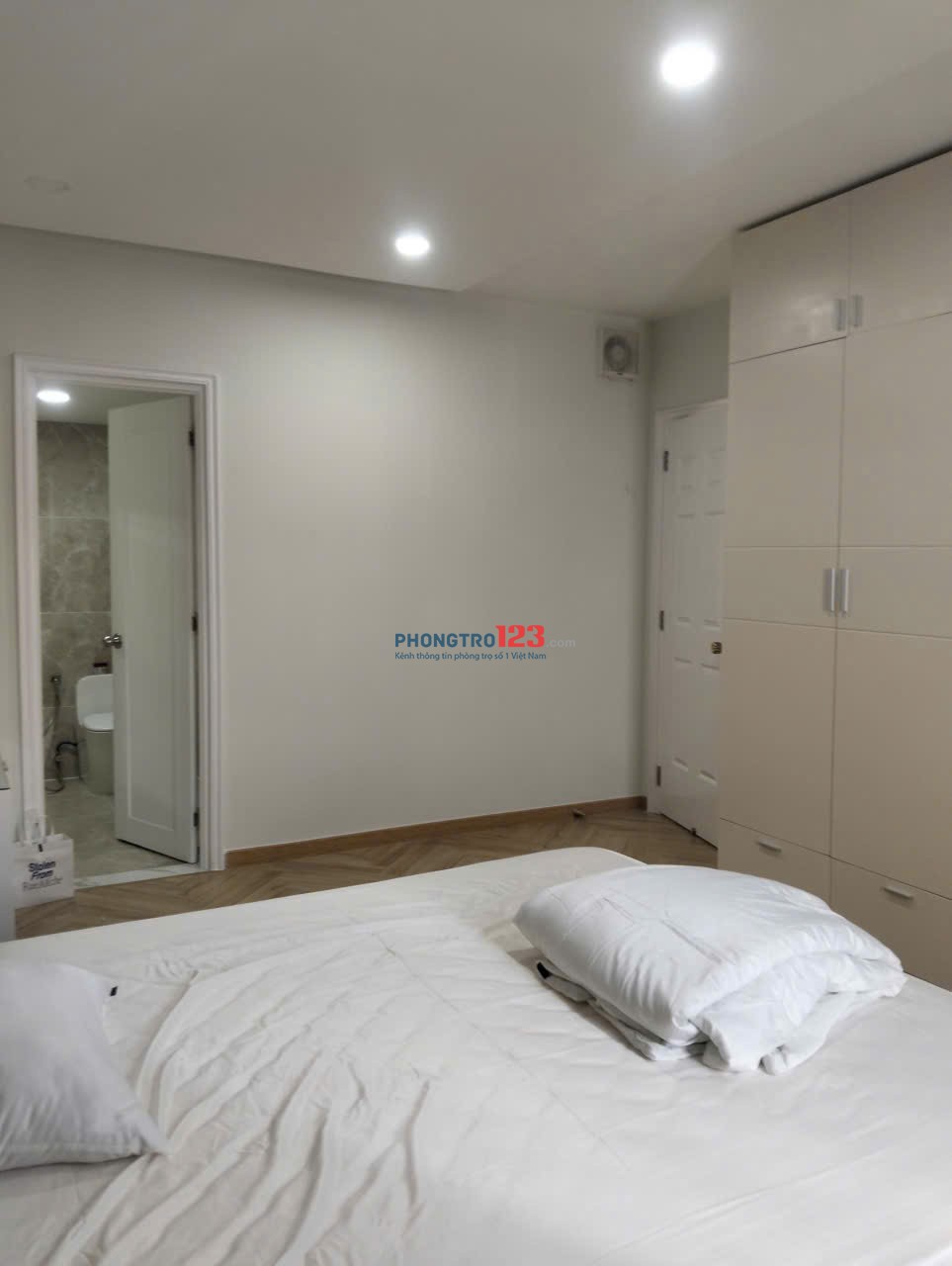 Cho thuê căn hộ 3p ngủ C/c Phúc Yên giá 11tr/th. có nội thất