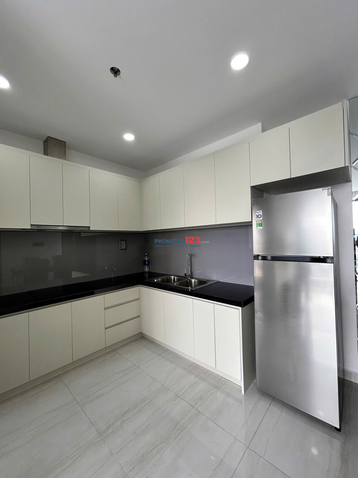 Chung cư Satra Eximland căn 95m2, 2p ngủ, Nội thất,17tr/th