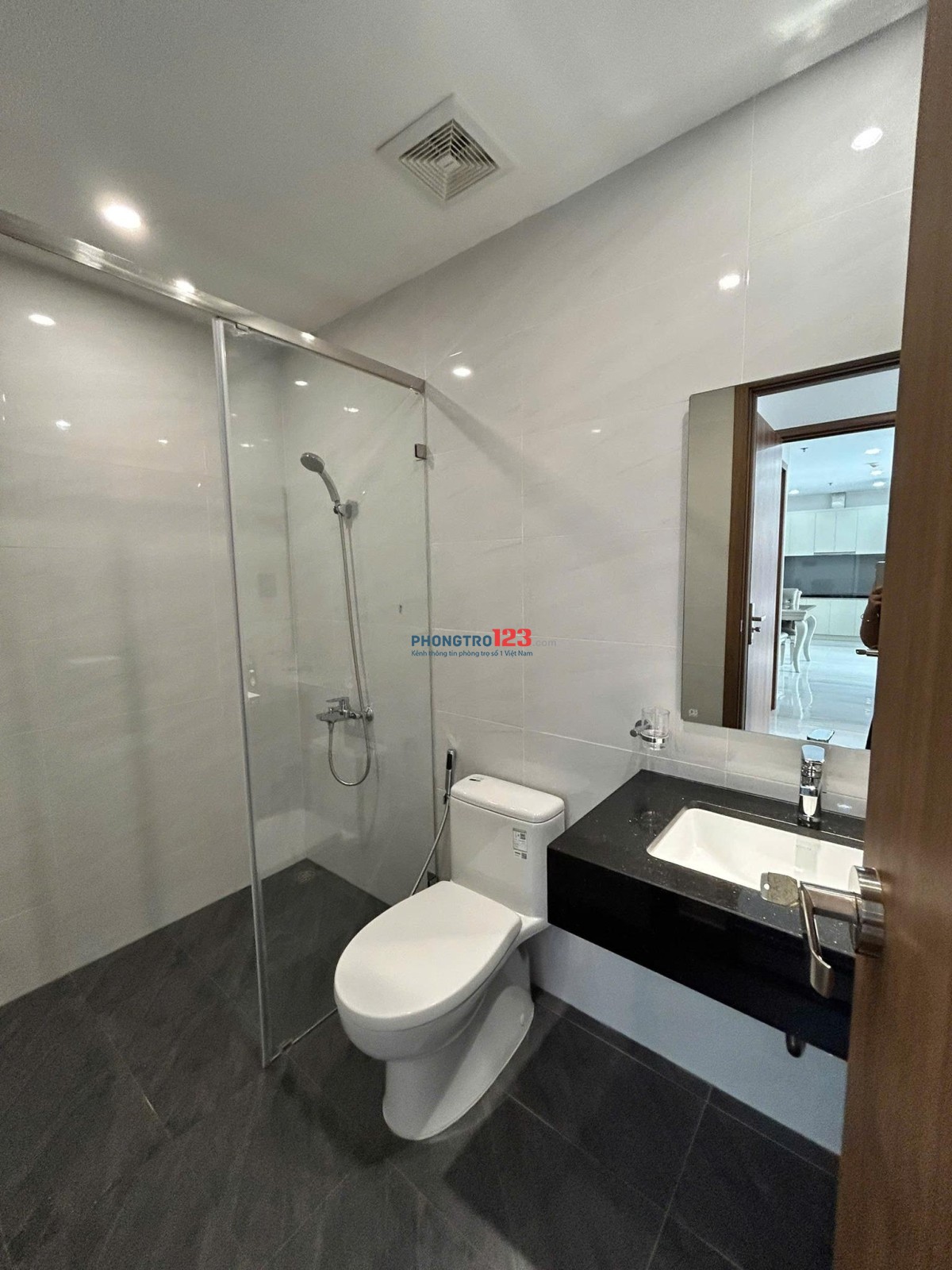 Chung cư Satra Eximland căn 95m2, 2p ngủ, Nội thất,17tr/th