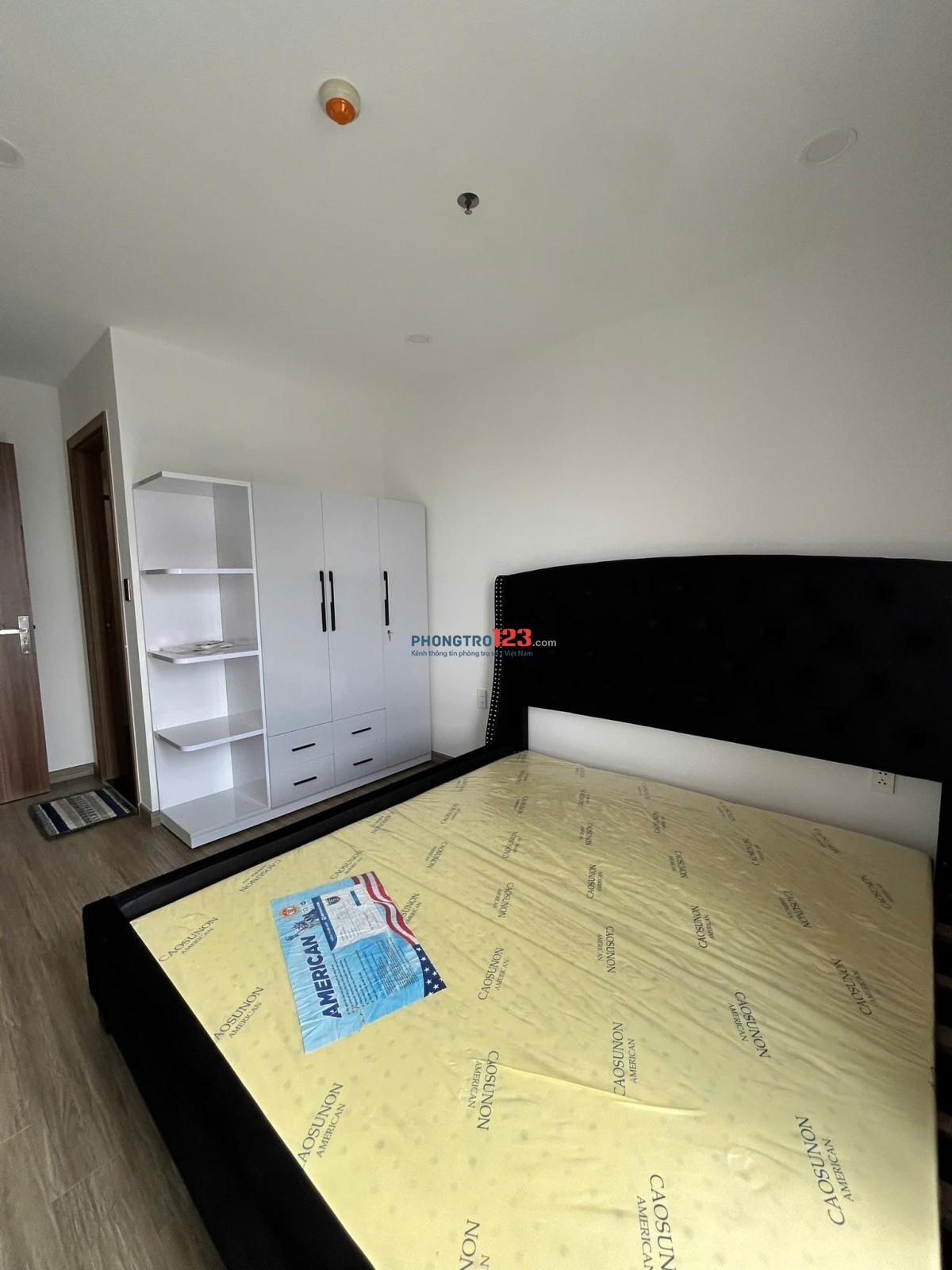 Chung cư Satra Eximland căn 95m2, 2p ngủ, Nội thất,17tr/th
