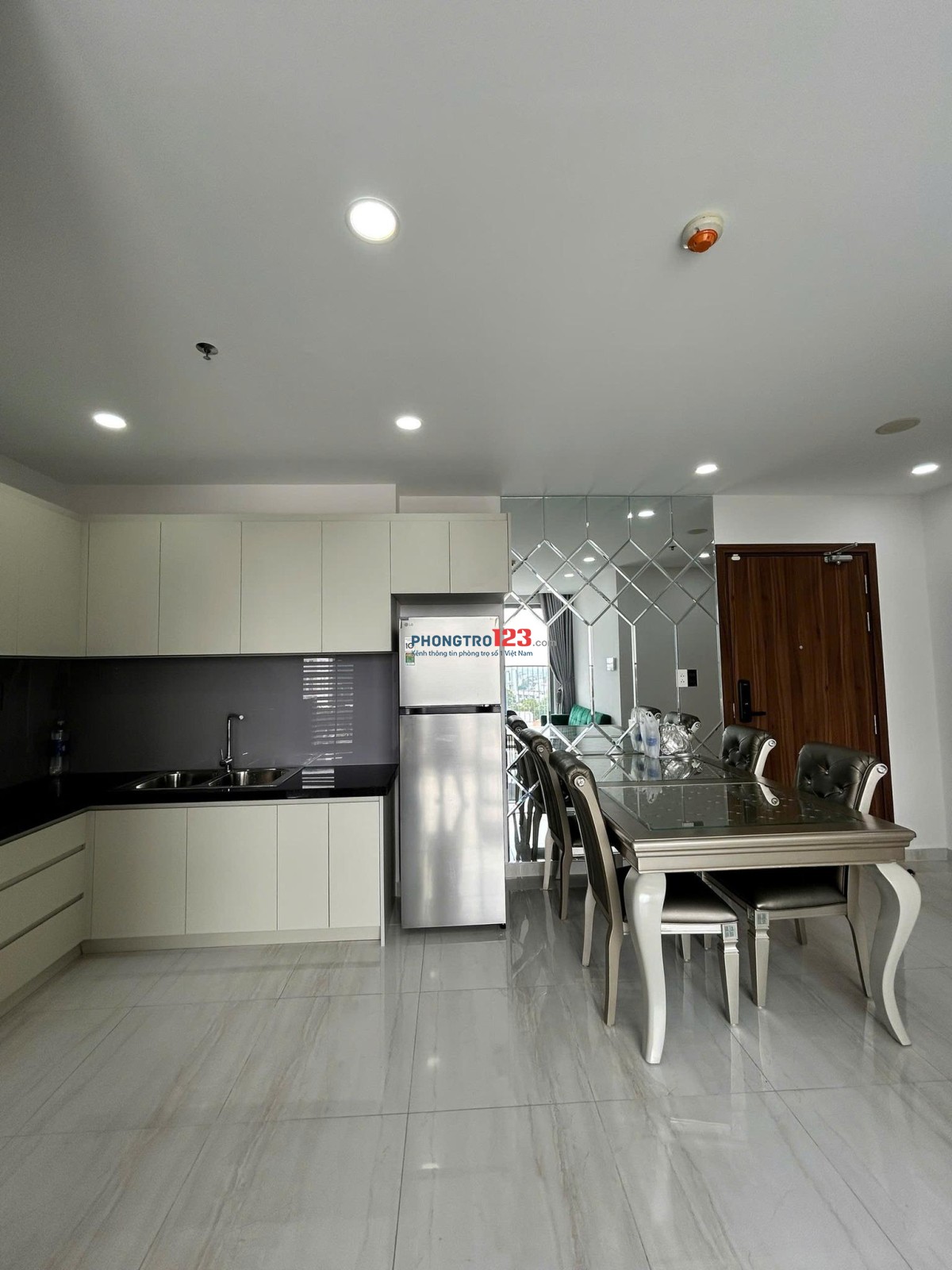 Chung cư Satra Eximland căn 95m2, 2p ngủ, Nội thất,17tr/th