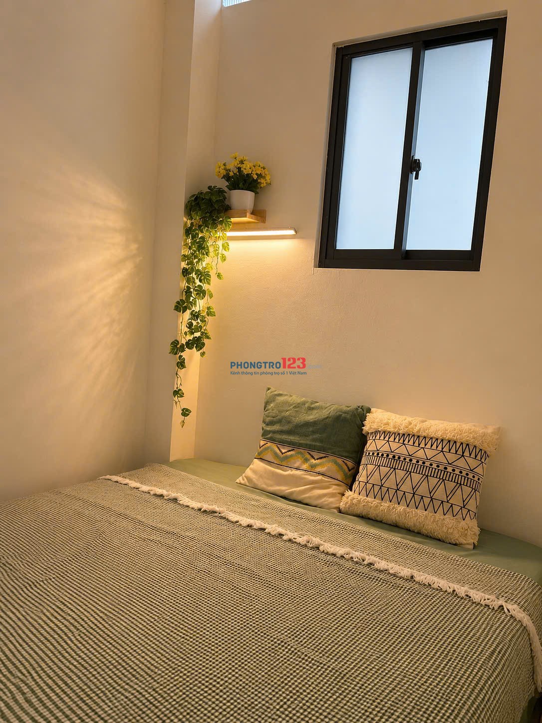 Phòng Trọ ban công nội thất 4tr5 Đại Học Văn Lang ,Phạm Văn Đồng