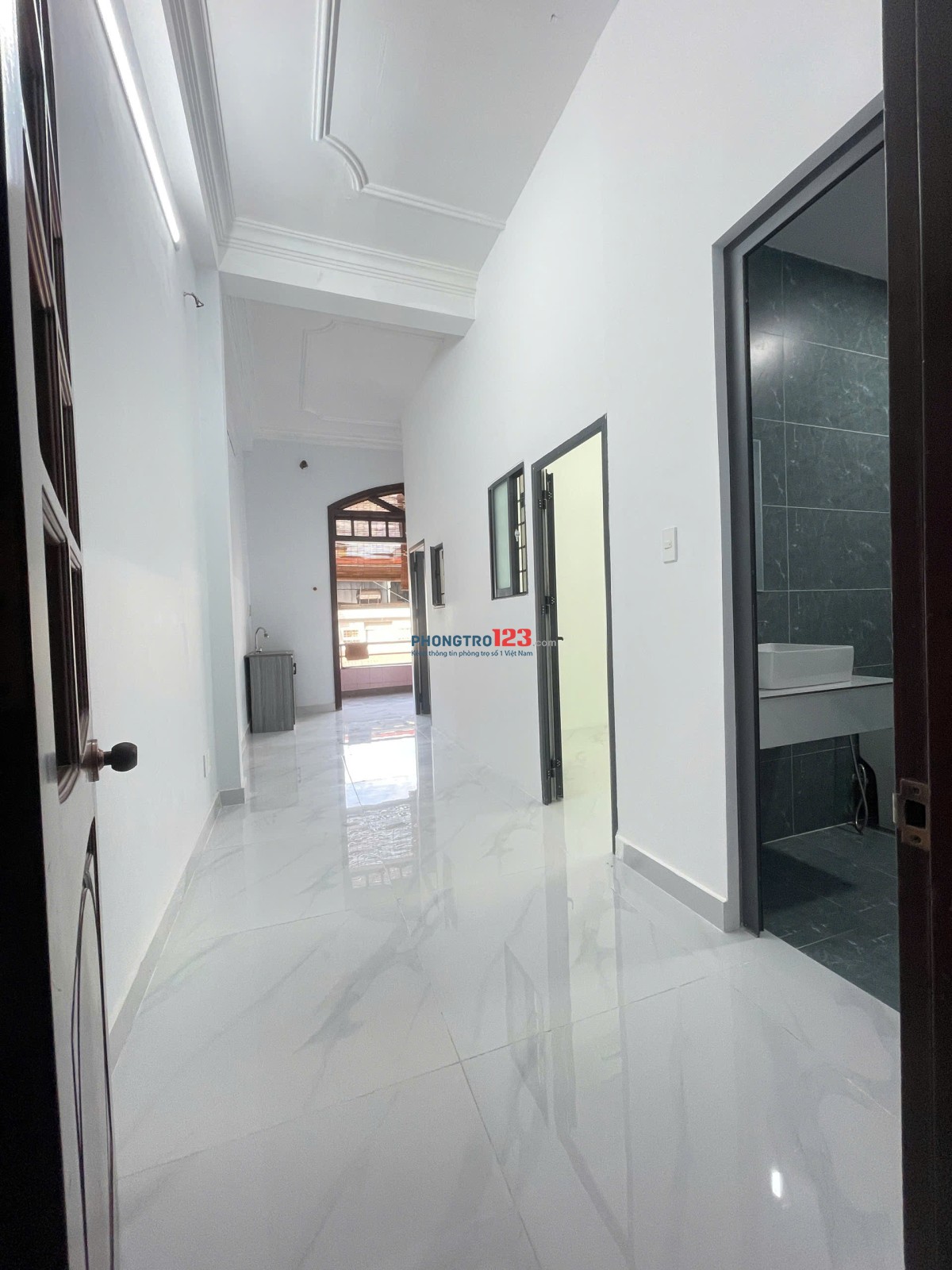 8tr5 căn 2PN 2ML nội thất cơ bản rộng 40m2 Ban Công Riêng + Phòng Khách, Tách Bếp + Xe Hơi Tận Cửa g