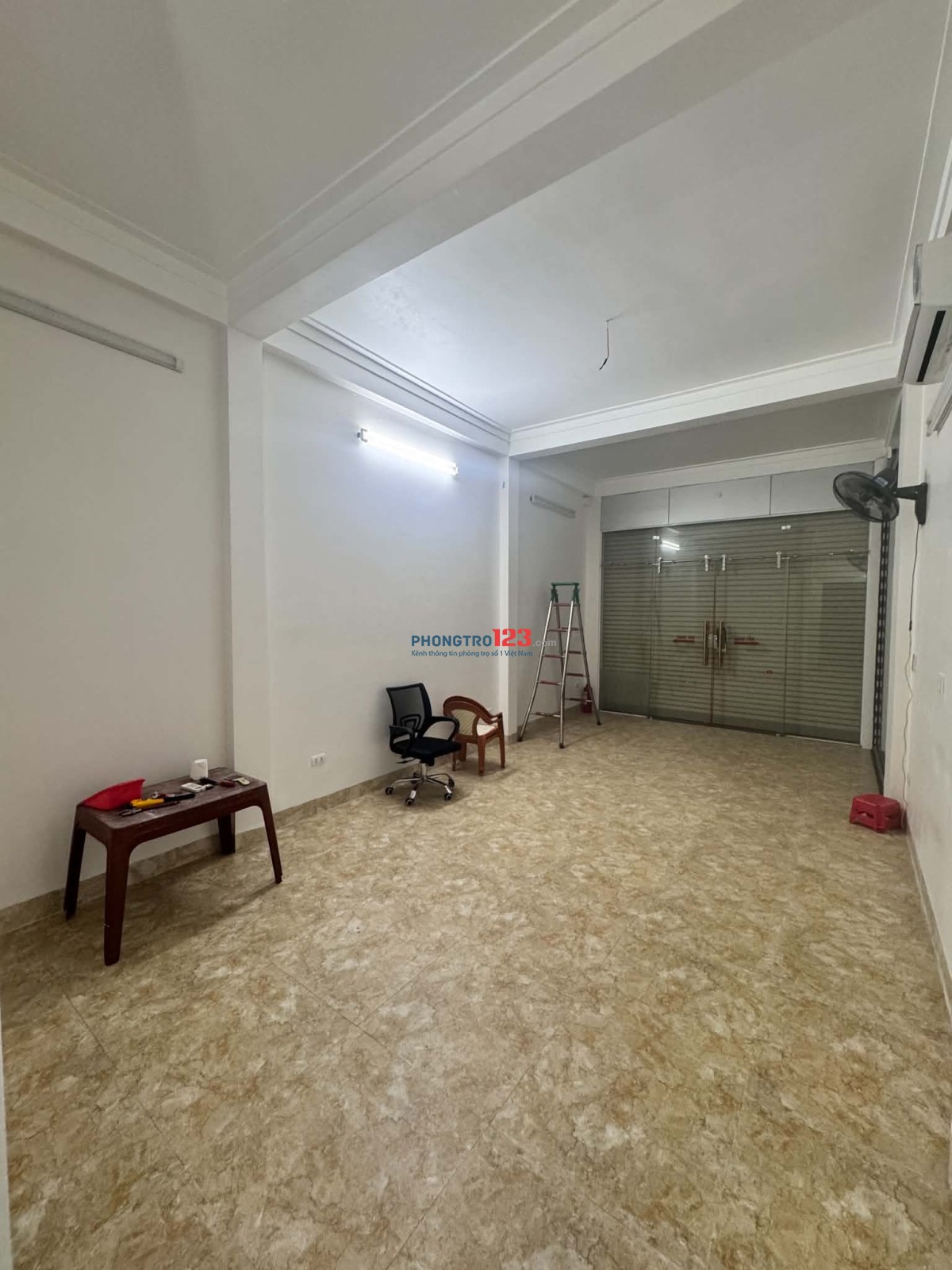 Cho thuê tầng 1 nhà gần mặt phố Kim Ngưu (1 ngõ 102 Kim Ngưu) quận Hai Bà Trưng, HN