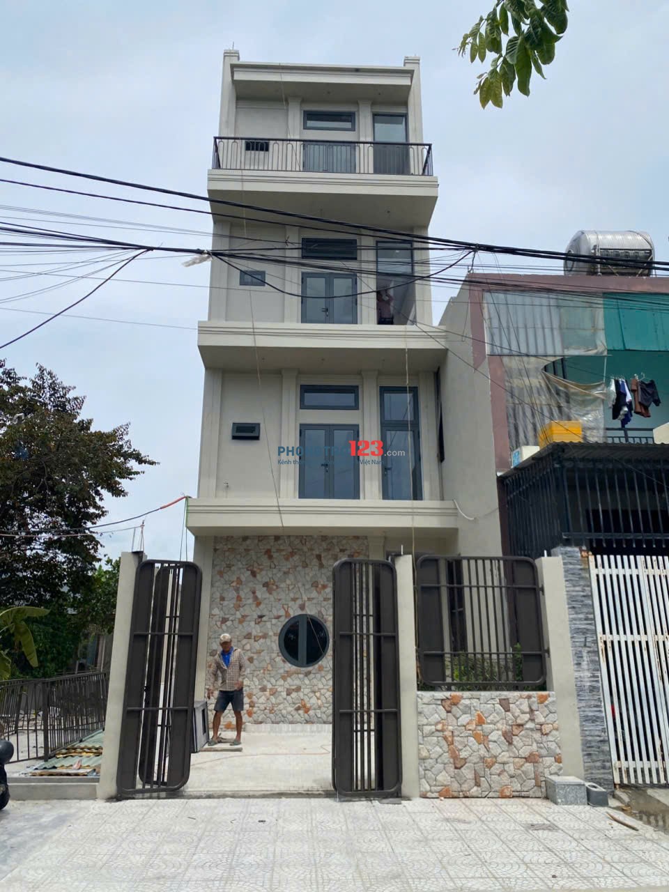 Cho thuê phòng trọ full nội thất khu vực fpt