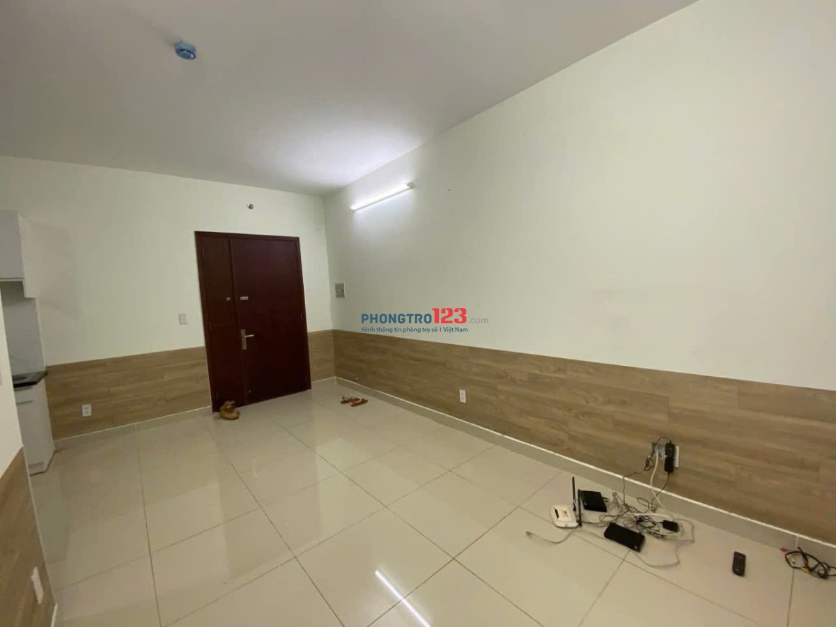 Căn 2p ngủ, không nội thất- C/c Topaz Garden giá 9tr/th