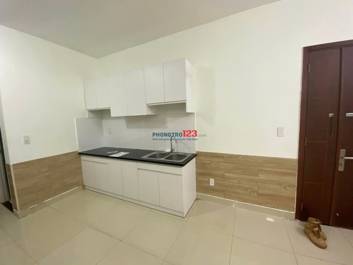 Căn 2p ngủ, không nội thất- C/c Topaz Garden giá 9tr/th