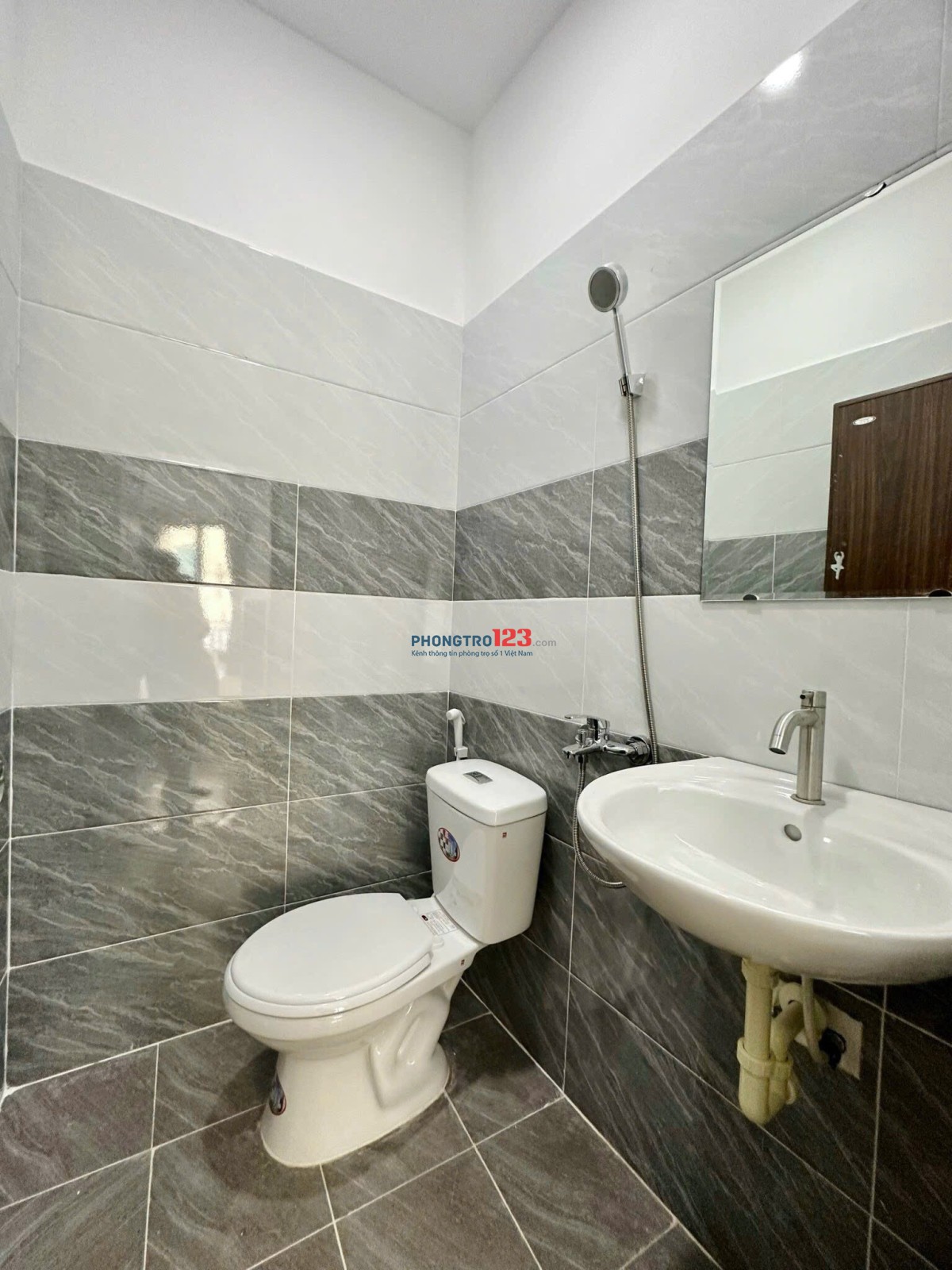 Phòng trọ Ban Công gần Vicom Nguyễn Xí, Bình Thạnh giá HSSV, gần Hàng Xanh, GTVT, Ngoại Thương
