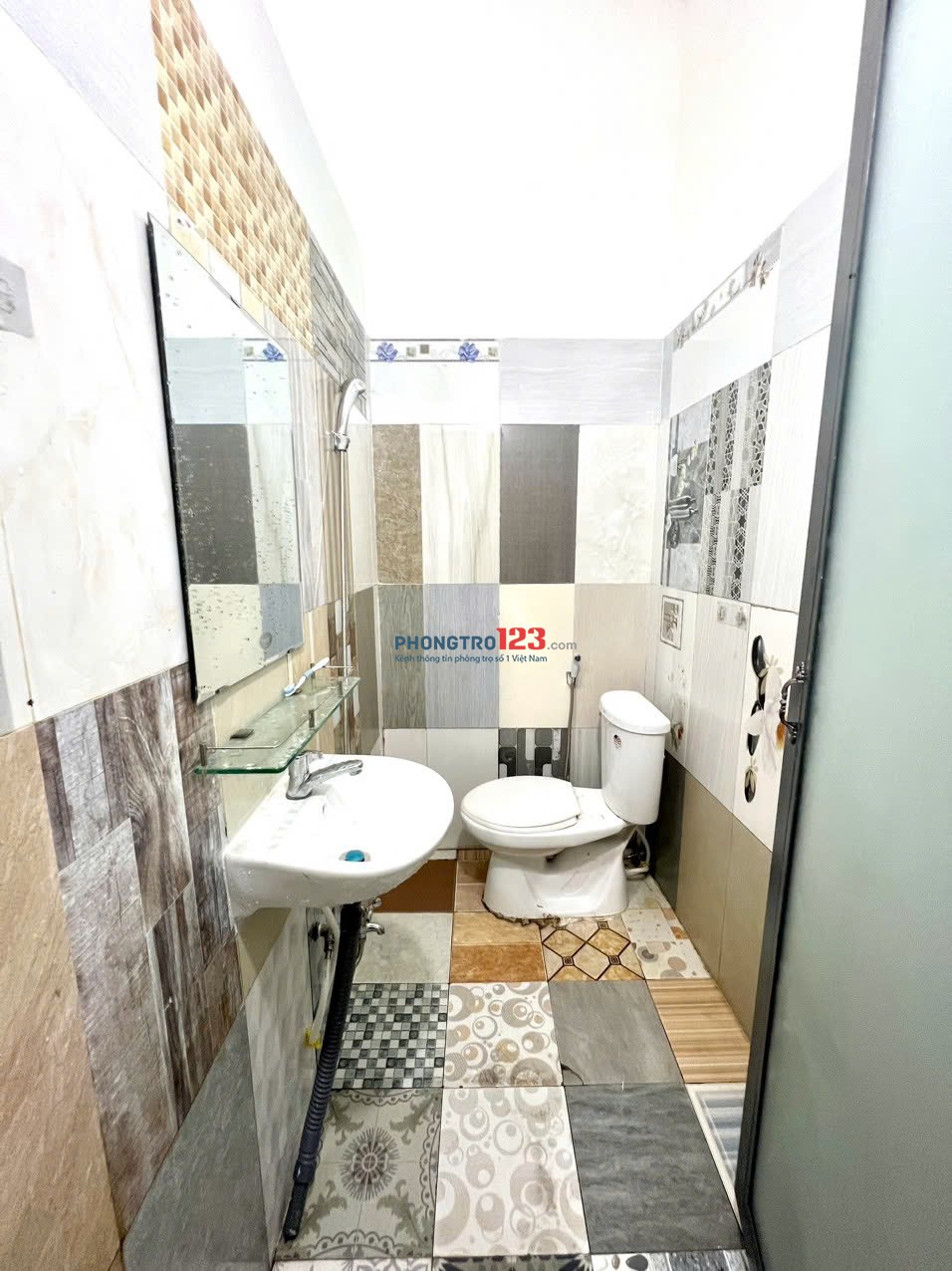 Cho thuê nhà nguyên căn giá rẻ, phòng rộng rãi, ở được 3-4 người, Gần Dương Đình Hội, Đỗ Xuân Hợp