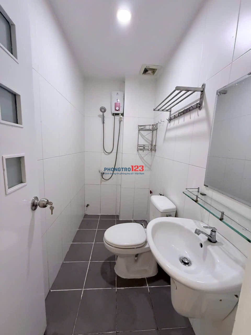 Cho thuê căn 2p ngủ C/c NGuyễn Ngọc Phương giá 12tr/th