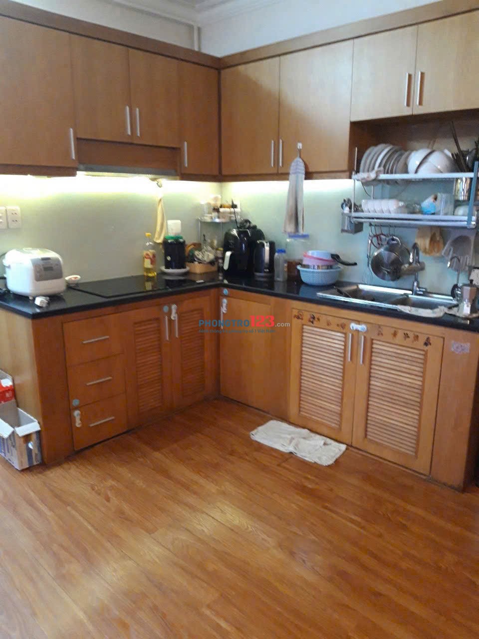 Bàu Cát 2 căn hộ 3 phòng ngủ,có nội thất giá 12tr