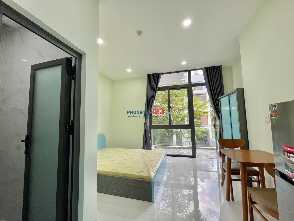 Cho thuê chdv Cát Lái gần citisoho, siêu rộng 30m2 ban công riêng Giá 4tr7 full nt có chỗ gắn máy