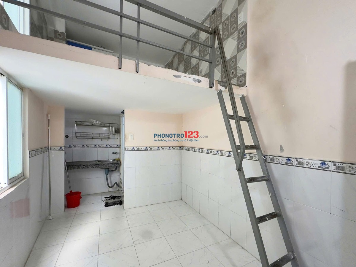 Duplex Gác to - máy lạnh - thang máy - Bãi xe to
