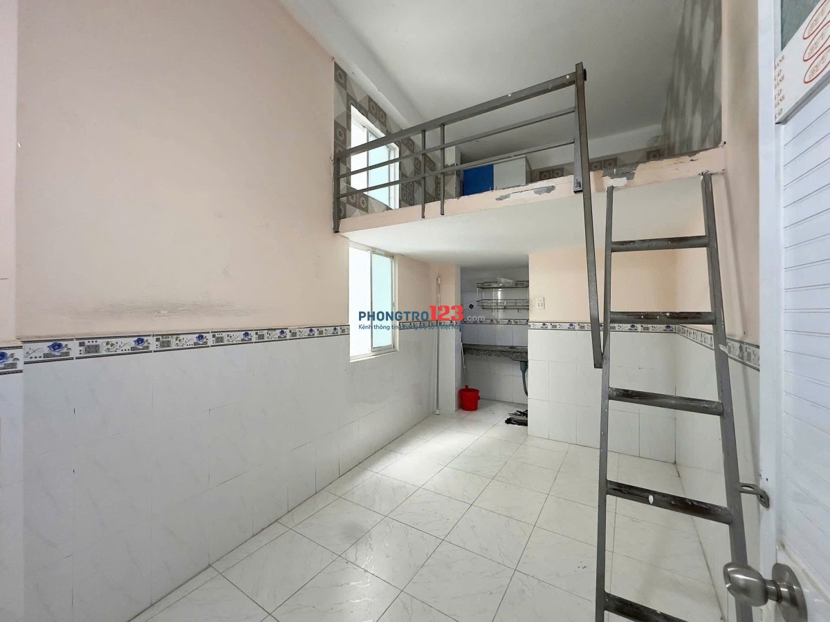 Duplex Gác to - máy lạnh - thang máy - Bãi xe to