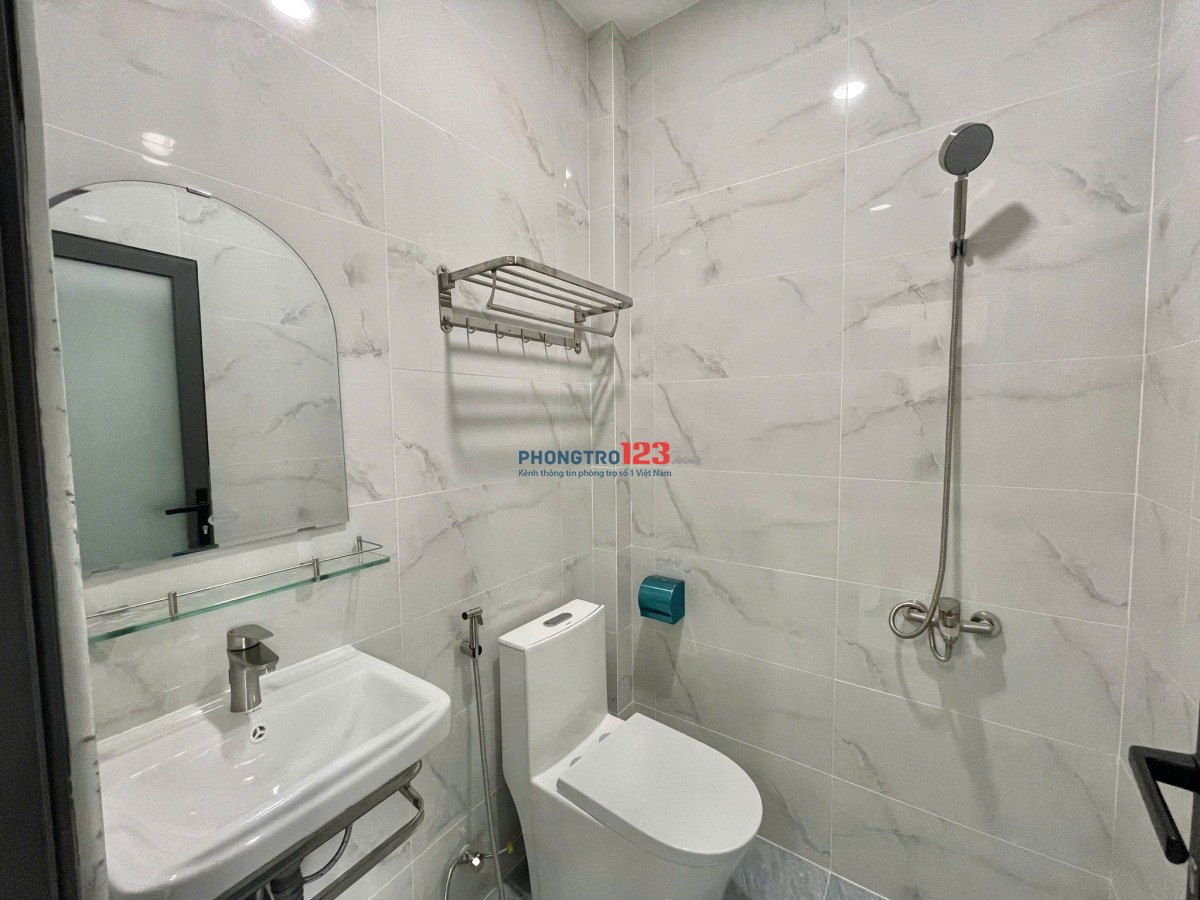 Cho thuê chdv Cát Lái gần citisoho, siêu rộng 30m2 ban công riêng Giá 4tr7 full nt có chỗ gắn máy