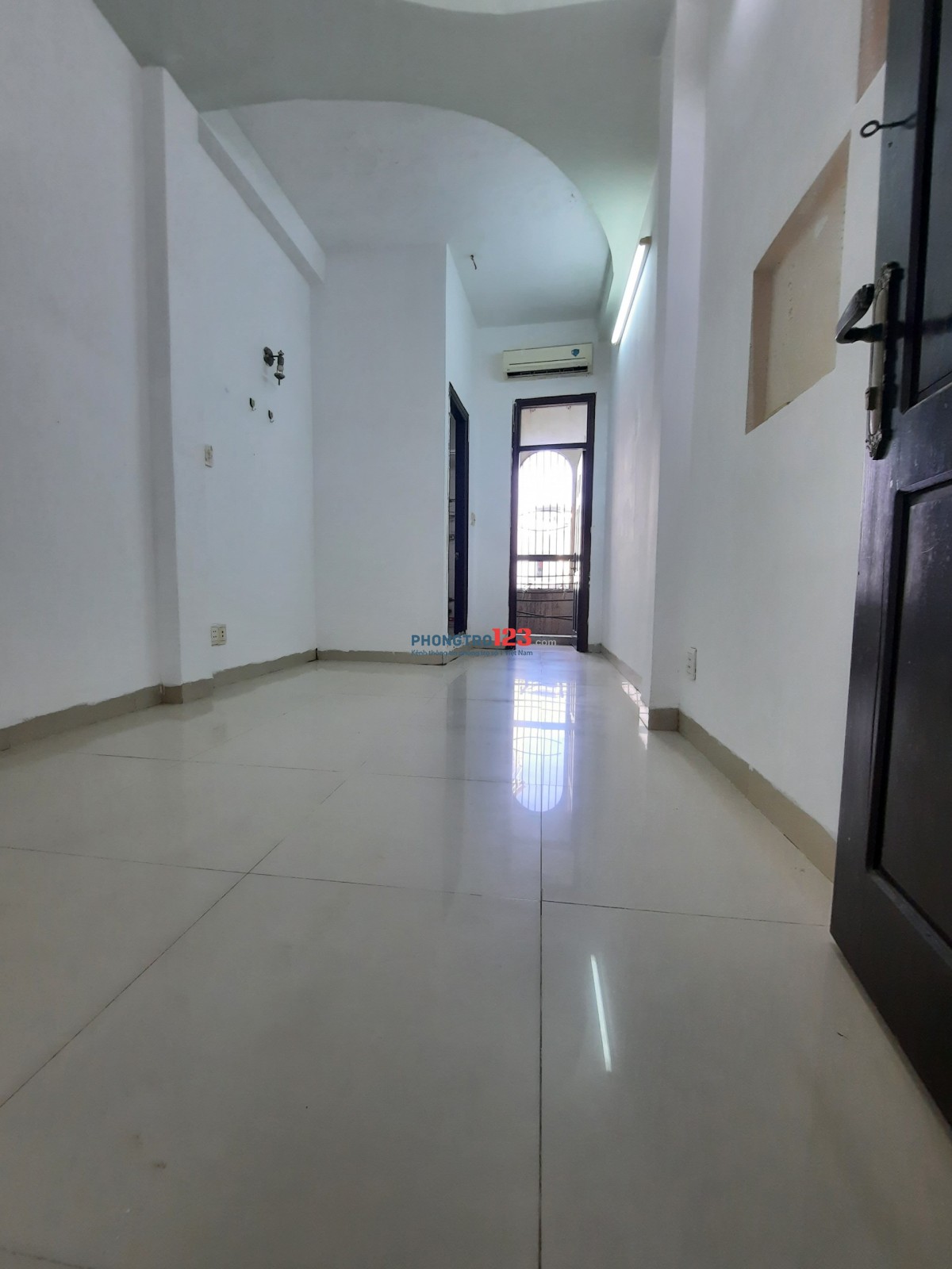 PHÒNG BAN CÔNG MÁT MẺ RỘNG RÃI NGAY LÊ VĂN SỸ