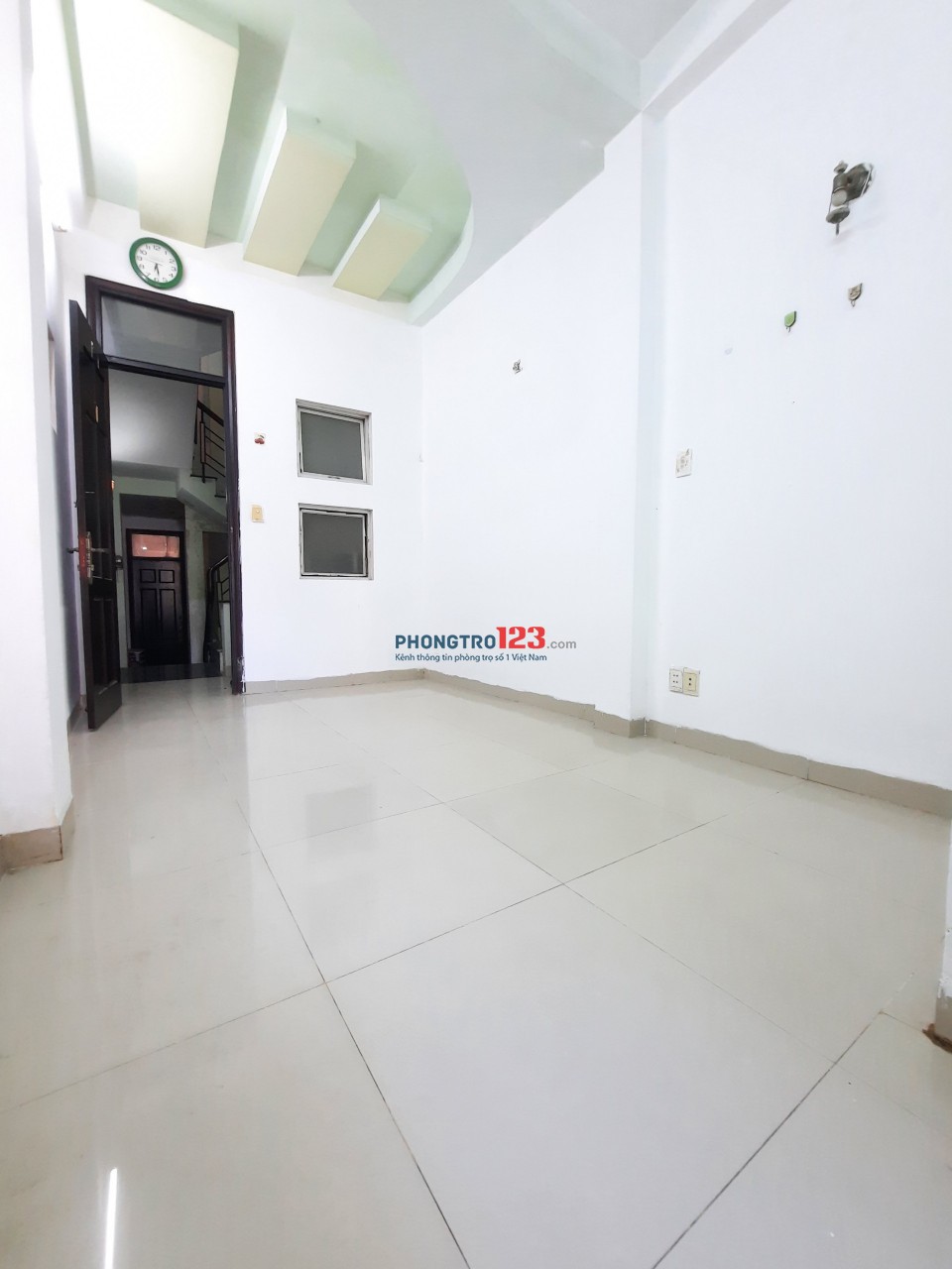 PHÒNG BAN CÔNG MÁY LẠNH SẠCH ĐẸP THOÁNG MÁT NGAY LÊ VĂN SỸ Q3