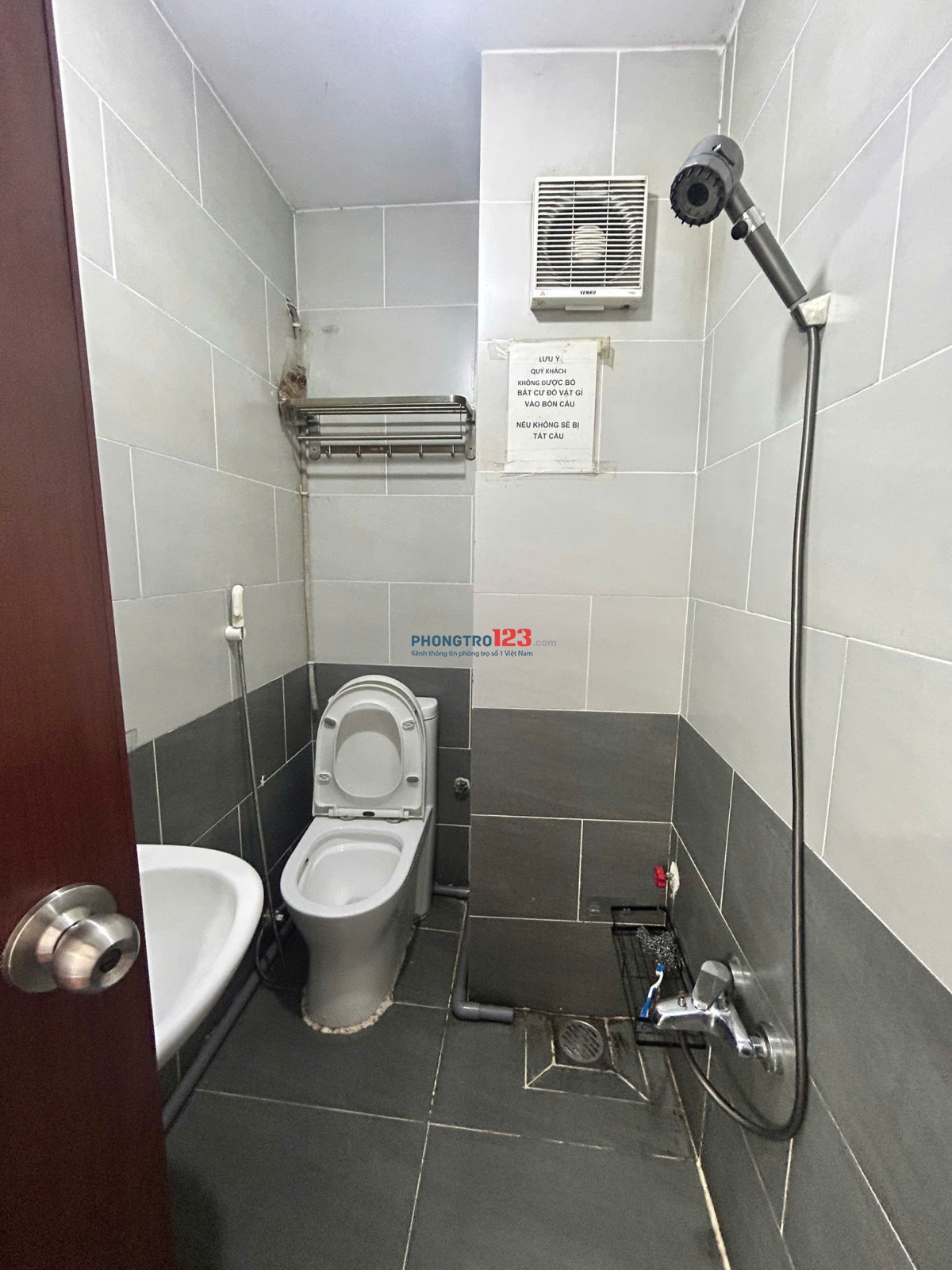 Phòng trọ ban công lớn ngay Tô Hiệu — Hòa Bình, Tân PhúSiêu phẩm chưa tới 4 đón nắng cực đẹp