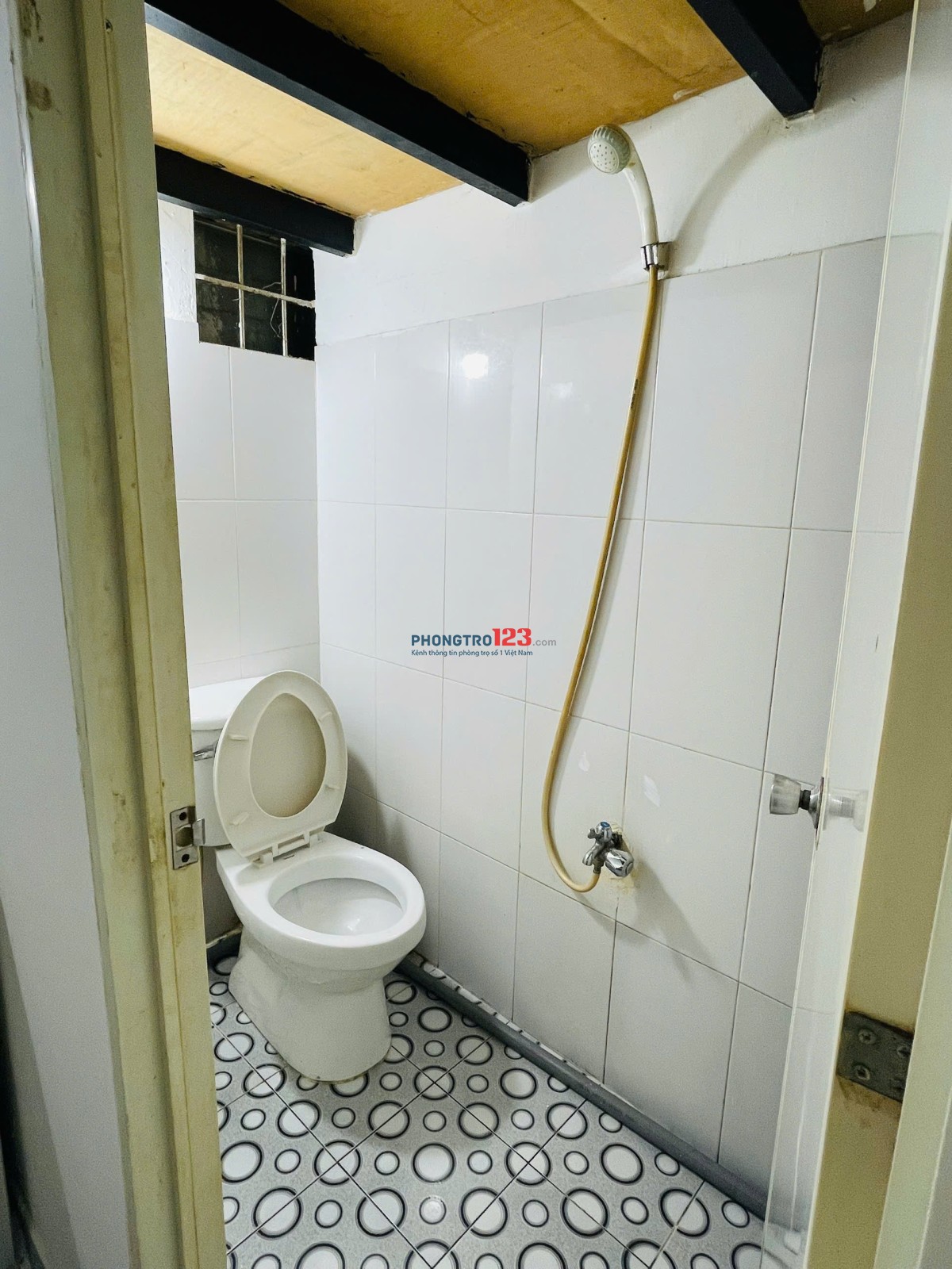 Phòng lầu 1 (105), cửa sổ thoáng mát, full nội thất như hình, hỗ trợ deal xuống khi ưng phòng