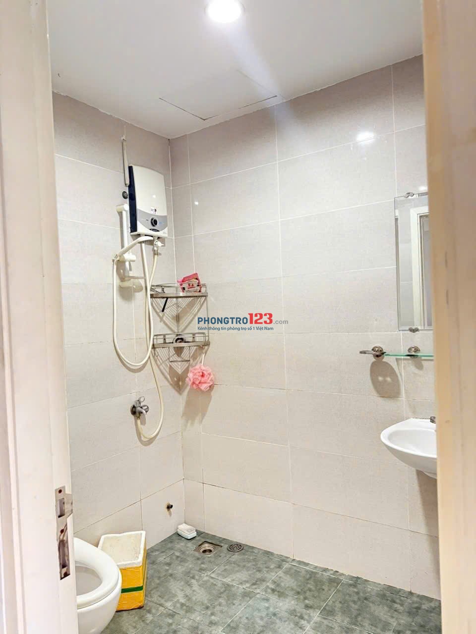 Chung cư Đường Sắt, CMT8, Q3: 2p ngủ, 85m2, 11tr/th, ban công
