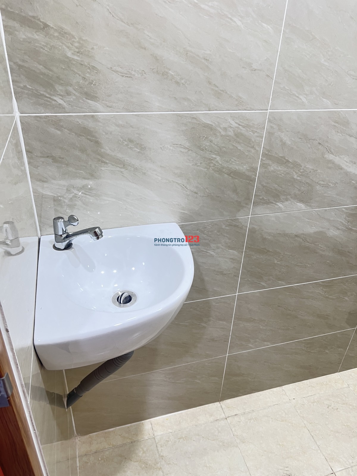 Cho thuê phòng trọ mới XD (đủ tiện nghi)