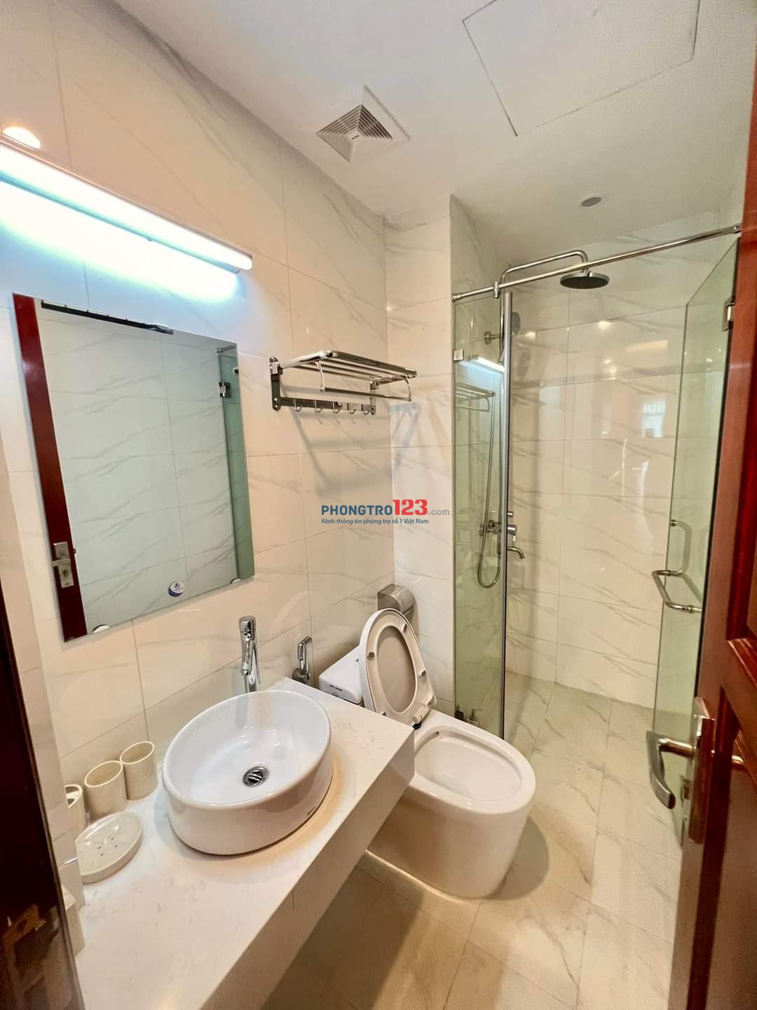Căn hộ 1 ngủ view đẹp, ban công tại 225 Âu Cơ, QUẢNG AN, Hồ Tây