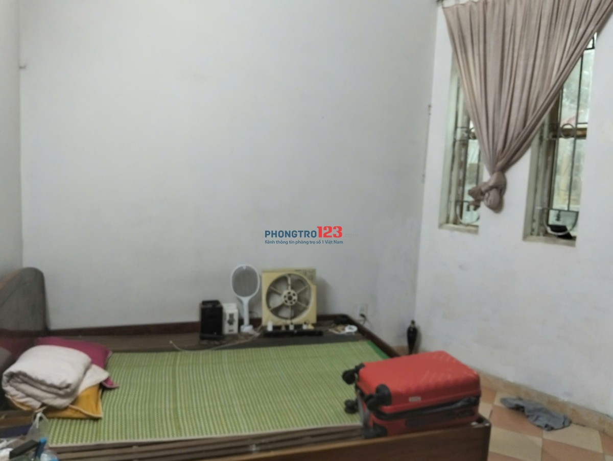 Cho thuê nhà 3 tầng rộng rãi, thoáng mát, vị trí cực tiện íchDùng để ở gia đình hoặc kinh doanh nhỏ