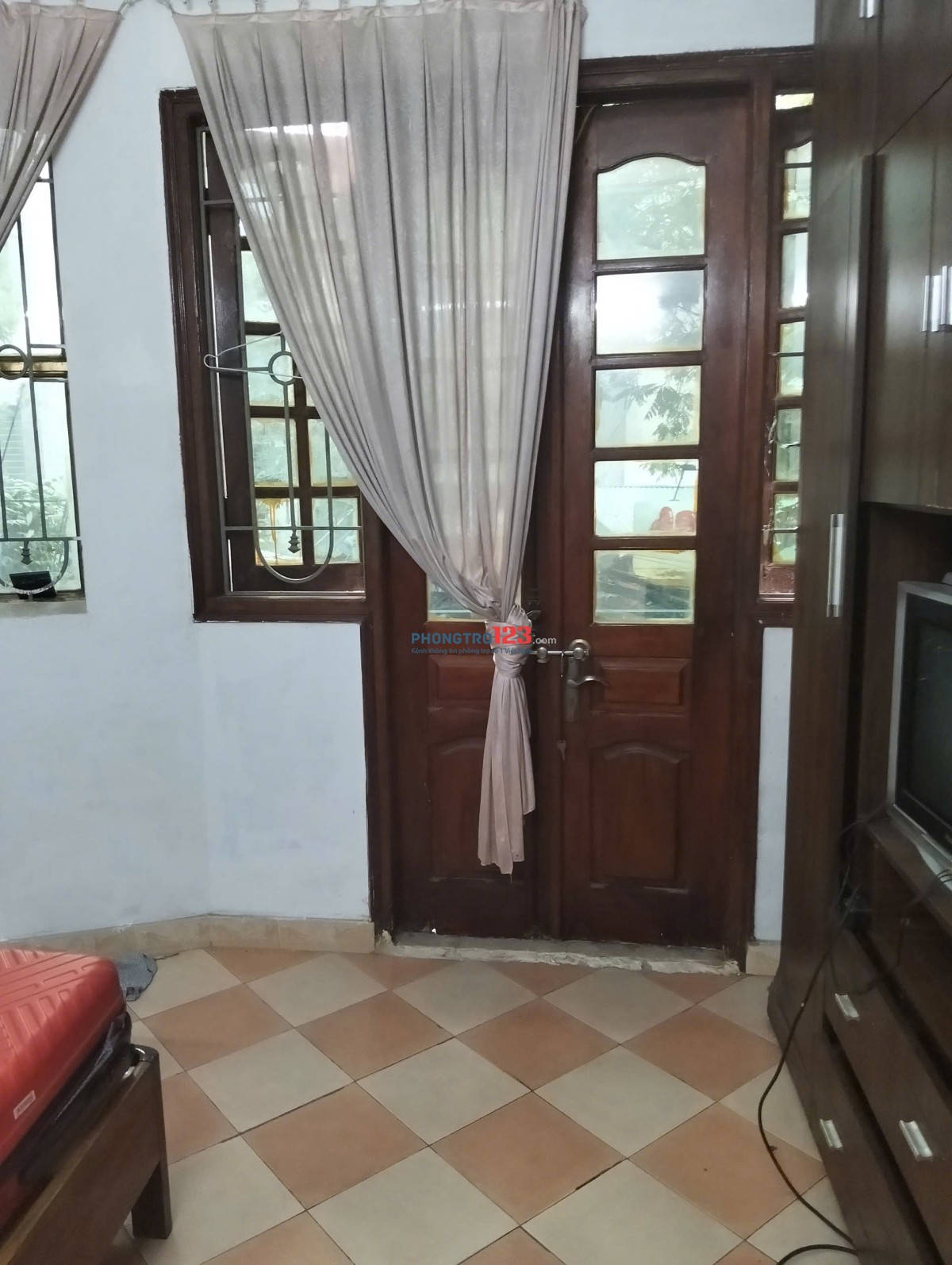 Cho thuê nhà 3 tầng rộng rãi, thoáng mát, vị trí cực tiện íchDùng để ở gia đình hoặc kinh doanh nhỏ