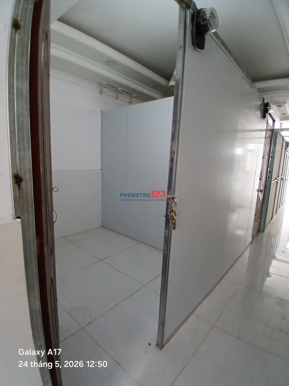 Cho thuê phòng trong nhà mặt tiền 878C đường Hà Huy Giáp đối diện điện máy Xanh