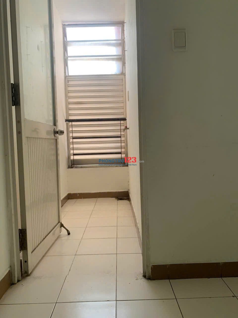 Chung cư Trường Sa, Quận 3: 10,5triệu, 85m2, 2p ngủ, máy lạnh, ban công