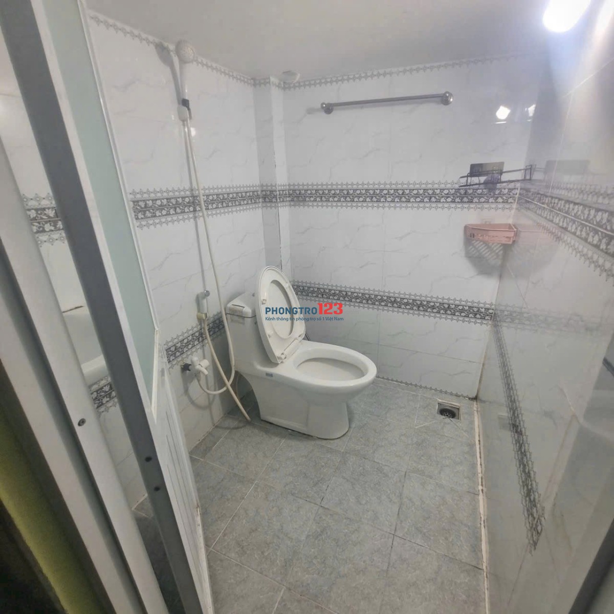  2.890.000 - CAM KẾT NHƯ HÌNH 100% - 30M2 - CÓ MÁY LẠNH - CỬA SỔ TRỜI - MIỄN PHÍ XE