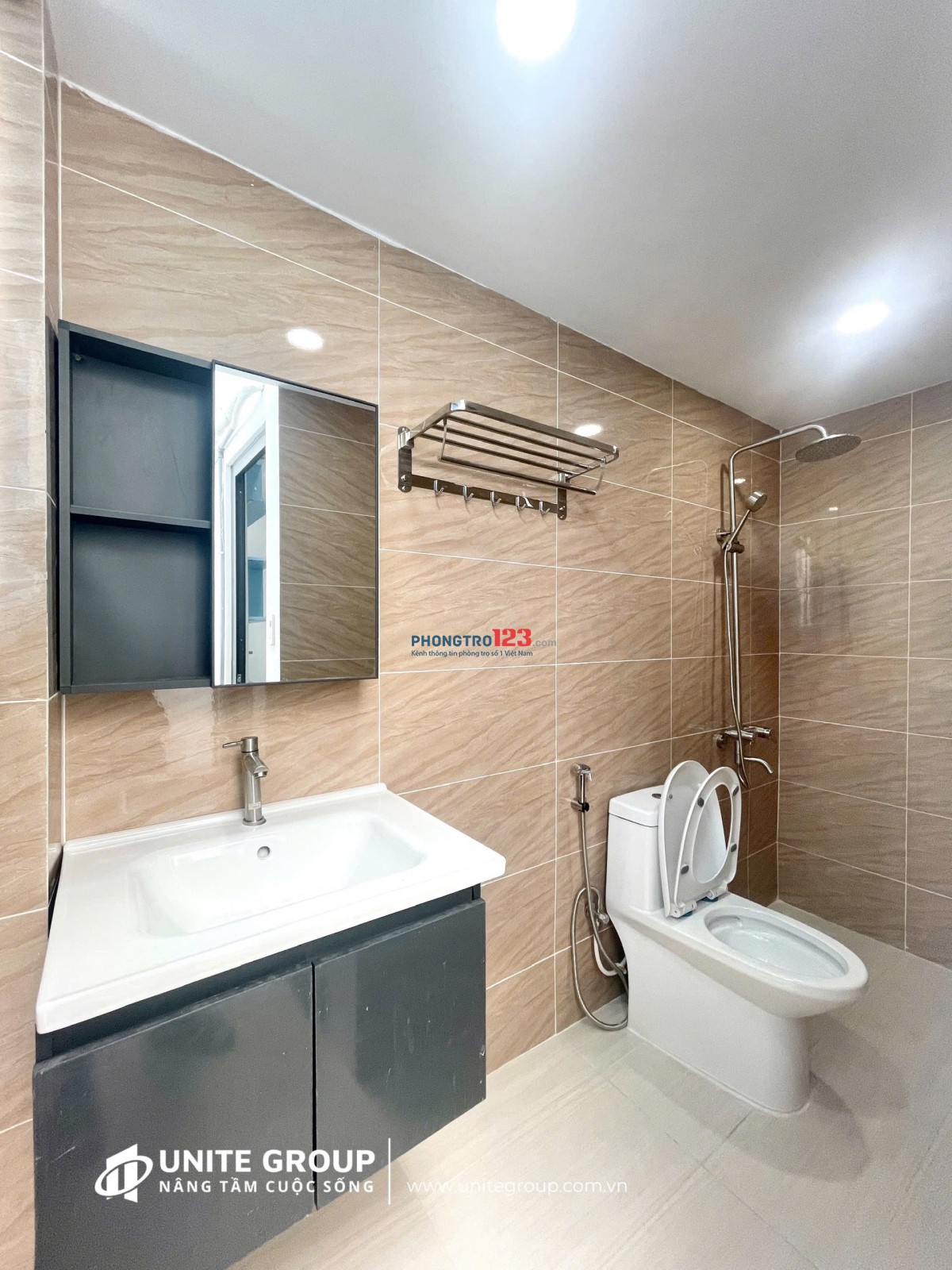 Penthouse dành cho sinh viên gần hàng xanh trên trục đường xvnt