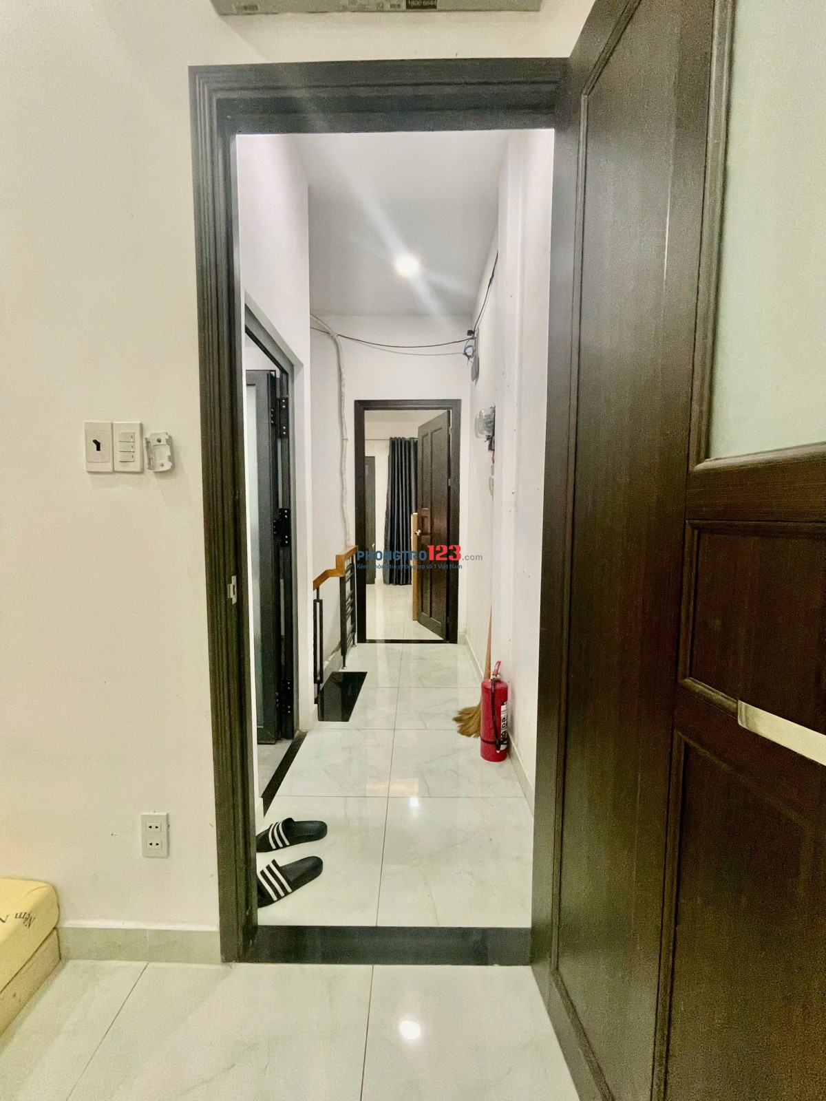 Căn Hộ 2PN + 1 Ban Công rộng 60m2 - Nguyên Tầng Nguyễn xí Gần CC Richmond