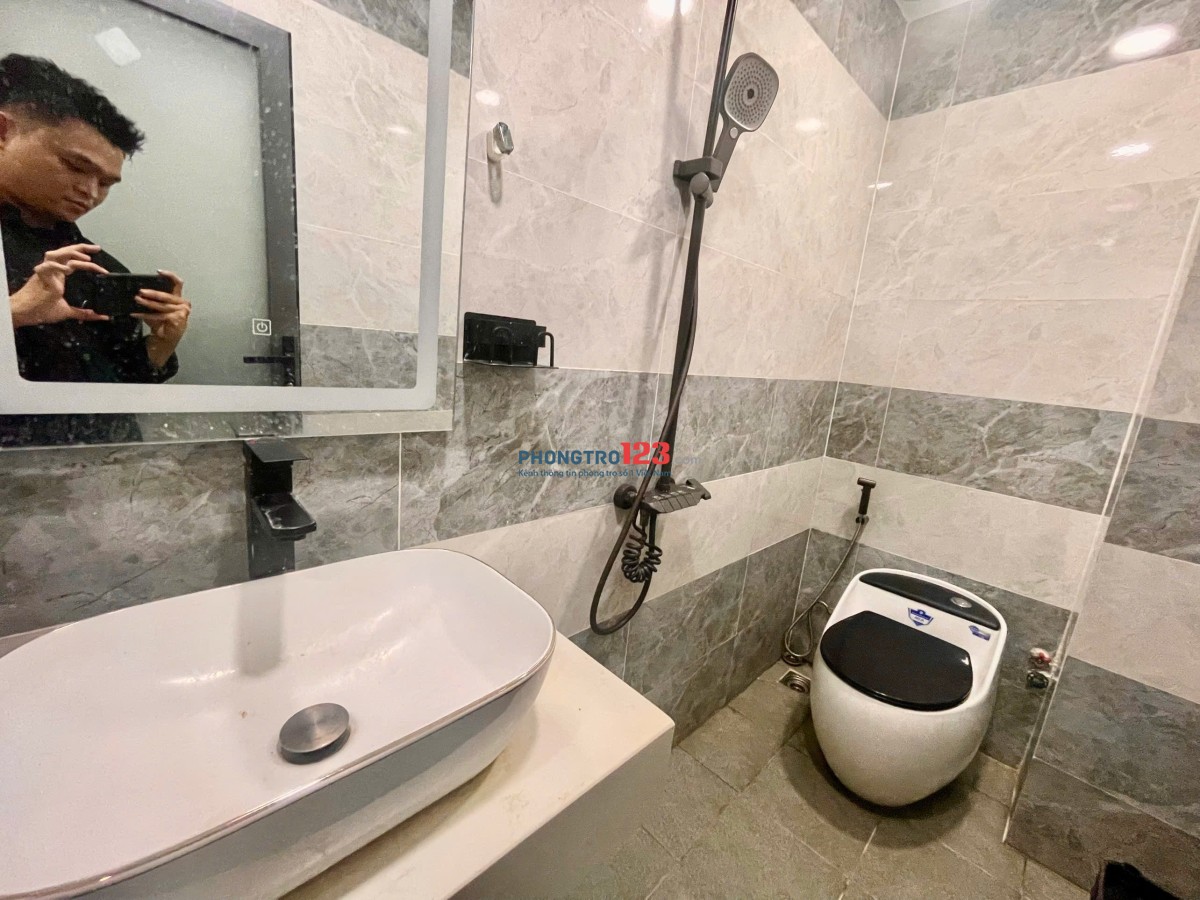 Căn Hộ 2PN + 1 Ban Công rộng 60m2 - Nguyên Tầng Nguyễn xí Gần CC Richmond
