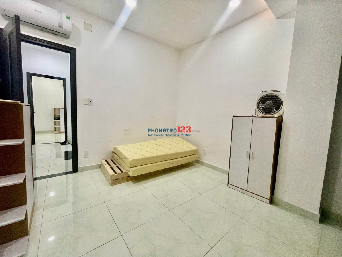 Căn Hộ 2PN + 1 Ban Công rộng 60m2 - Nguyên Tầng Nguyễn xí Gần CC Richmond