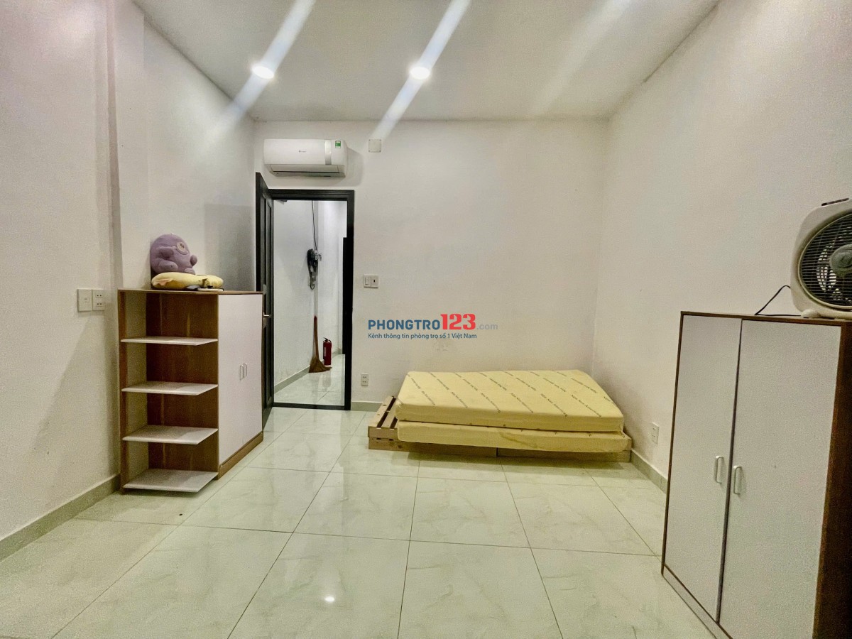 Căn Hộ 2PN + 1 Ban Công rộng 60m2 - Nguyên Tầng Nguyễn xí Gần CC Richmond
