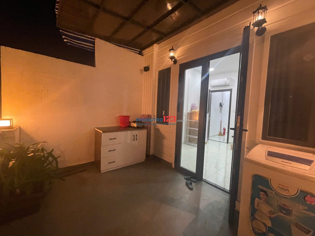 Căn Hộ 2PN + 1 Ban Công rộng 60m2 - Nguyên Tầng Nguyễn xí Gần CC Richmond
