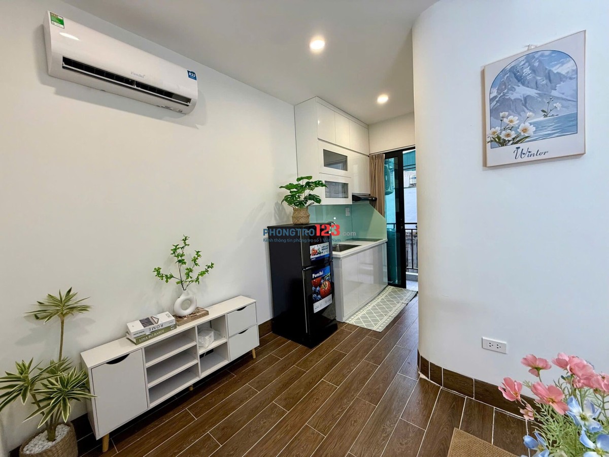 Chỉ 6tr5 cho thuê phòng CCMN 1 Ngủ 1 Khách BAN CÔNG đón sáng, gần hồ Đầm Hồng, Vành đai 2.5