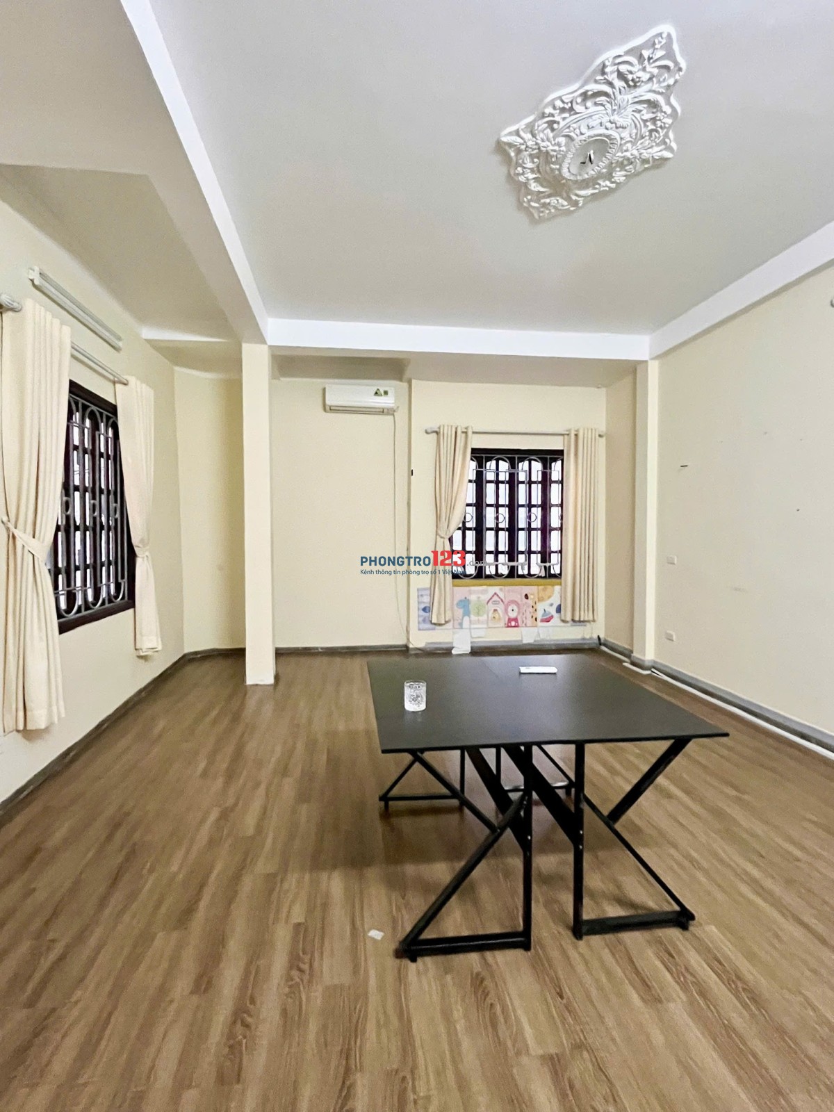 Cho thuê nhà 4 tầng nguyên căn, căn góc, phố Tân Mai, đường oto tránh, chính chủ