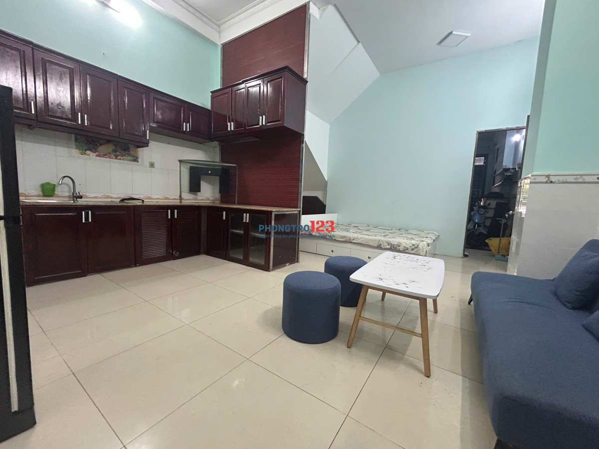CHDV Gần Ngã Tư 4 Xã, trệt, sân sau, giếng trời, full NT, WC riêng