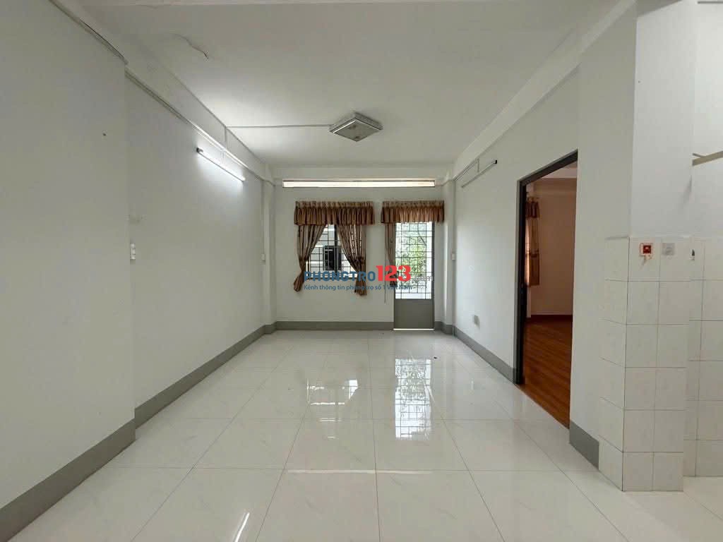Chung cư Lê Văn Sỹ, Tân Bình: 87m2, 2p ngủ, máy lạnh, 10,5tr/th