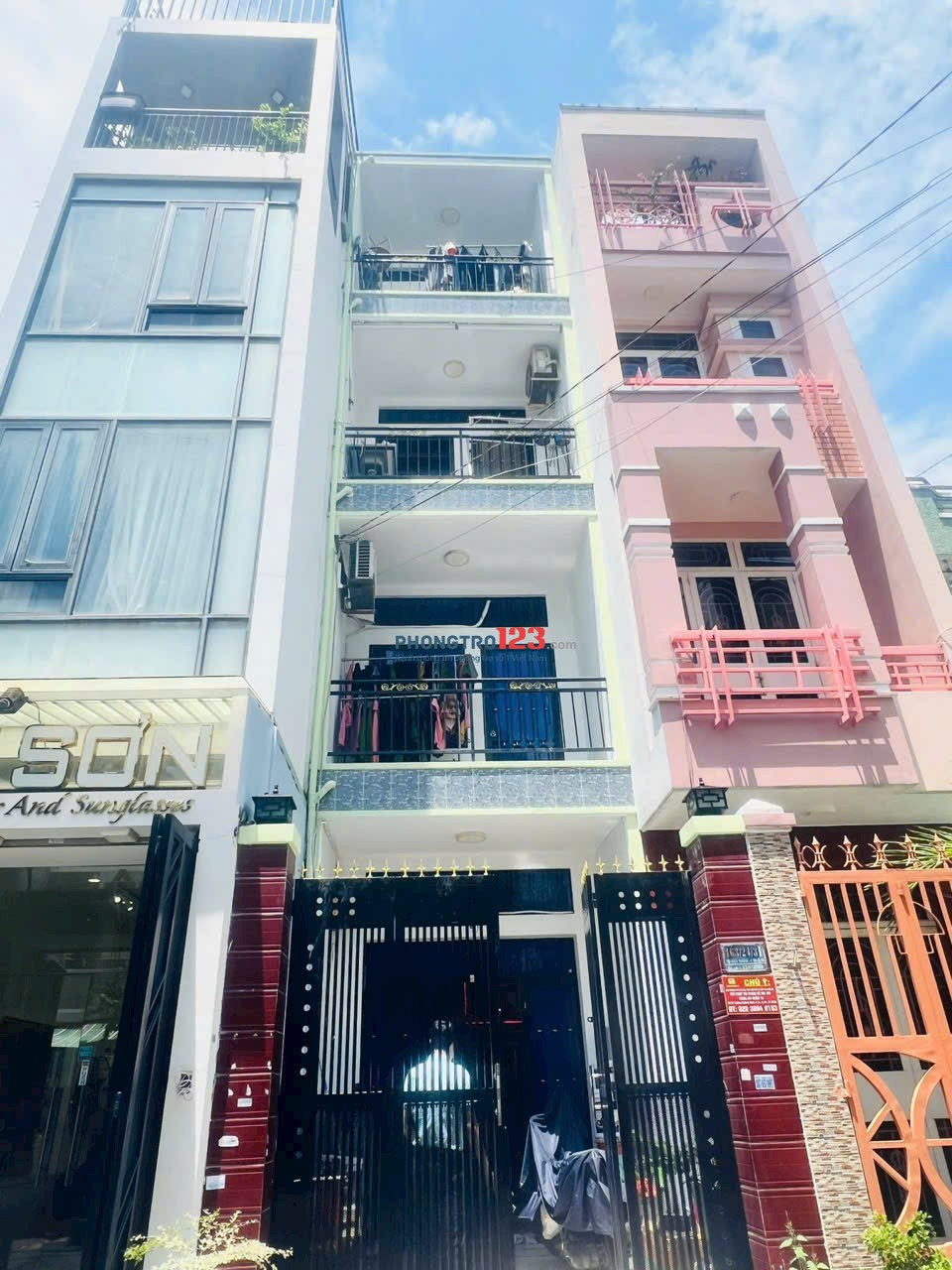 Phòng trọ cho thuê Q10, có máy lạnh, toilet riêng.