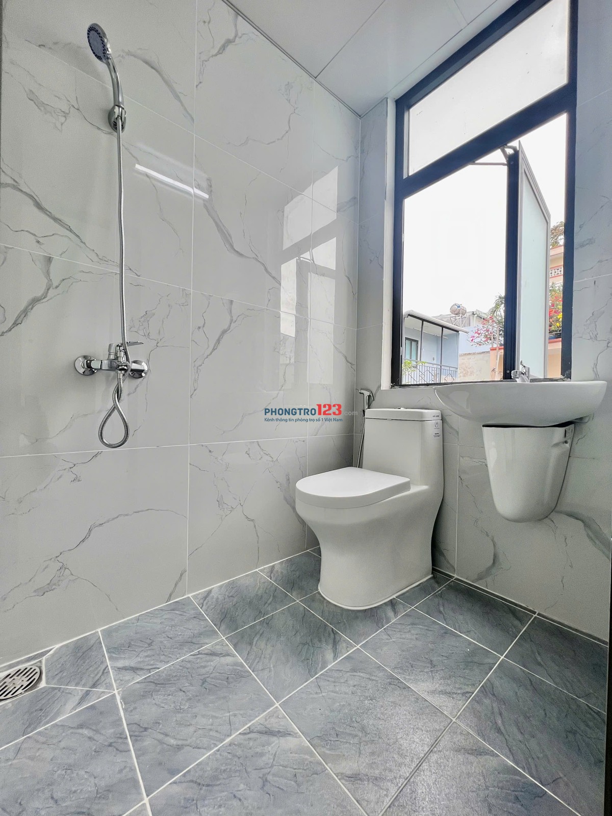 PHÒNG CỬA SỔ TRỜI MỚI XÂY - THANG MÁY BÙI ĐÌNH TÚY