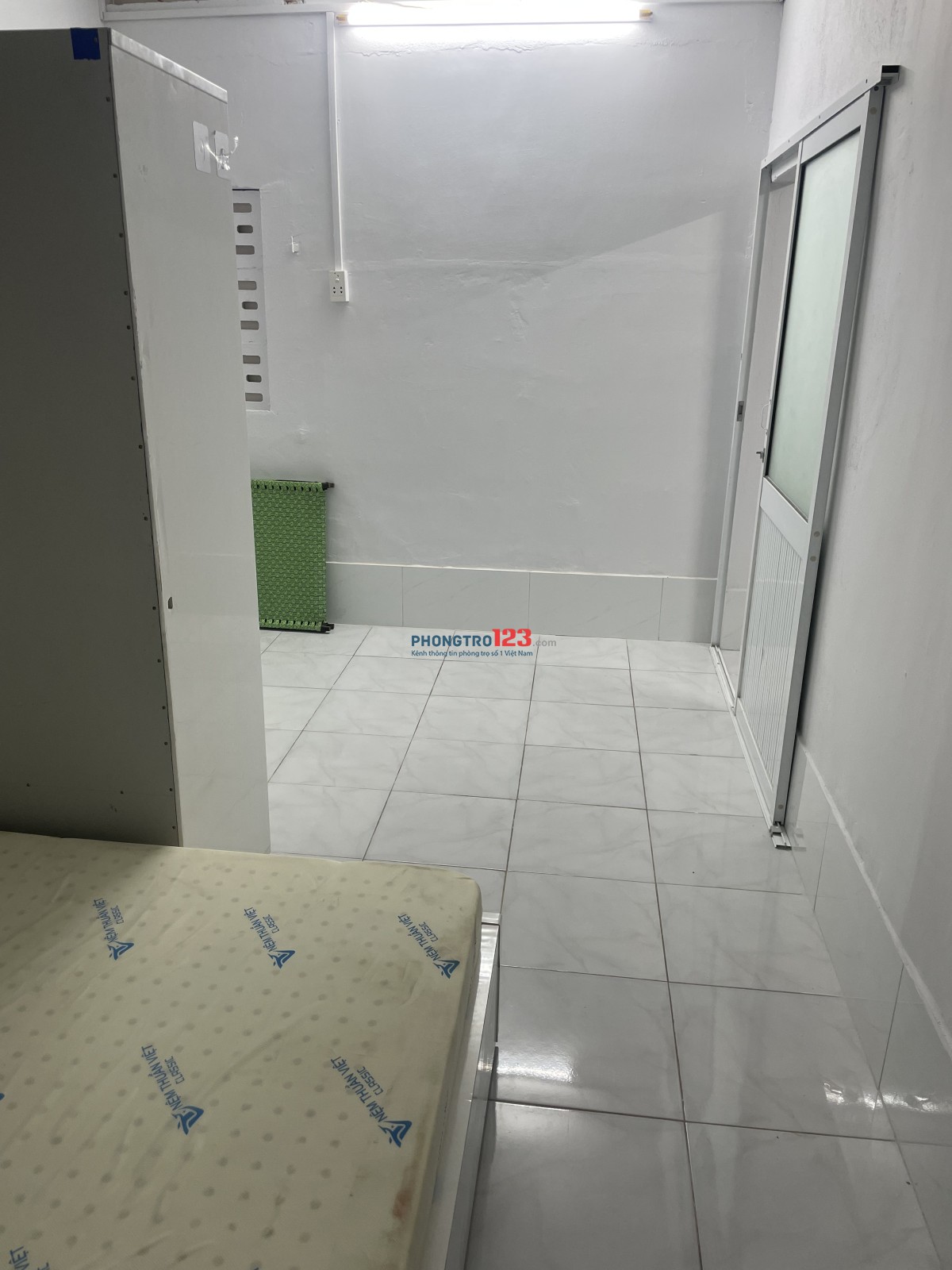 Cho thuê giá rẻ nhà nguyên căn có sân rộng, có nội thất, giá rể chỉ 3.5tr/tháng