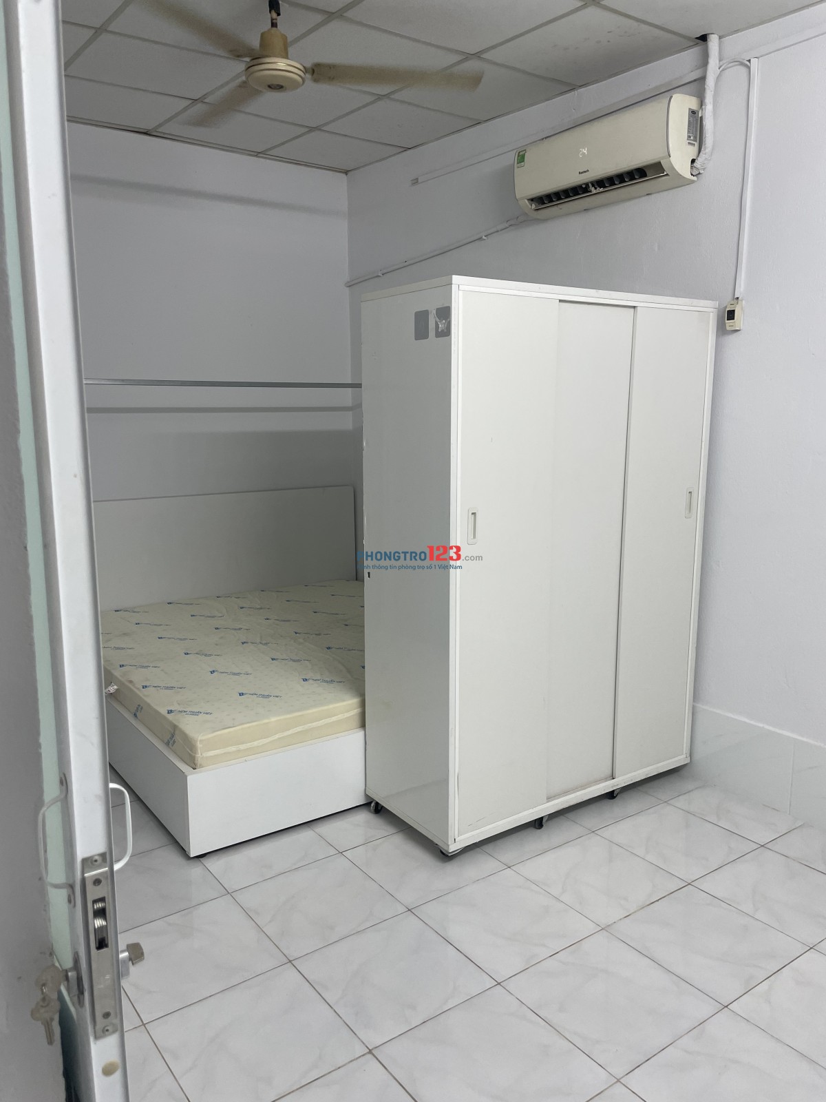 Cho thuê giá rẻ nhà nguyên căn có sân rộng, có nội thất, giá rể chỉ 3.5tr/tháng