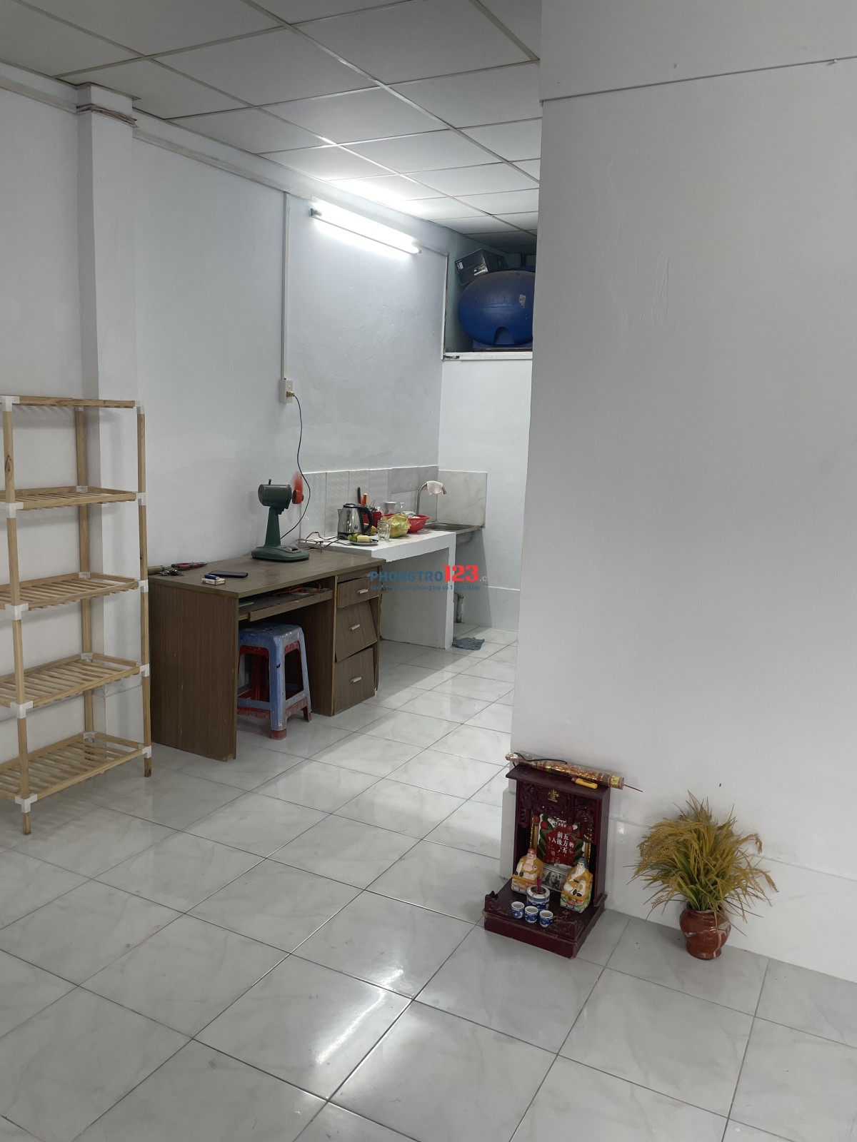 Cho thuê giá rẻ nhà nguyên căn có sân rộng, có nội thất, giá rể chỉ 3.5tr/tháng