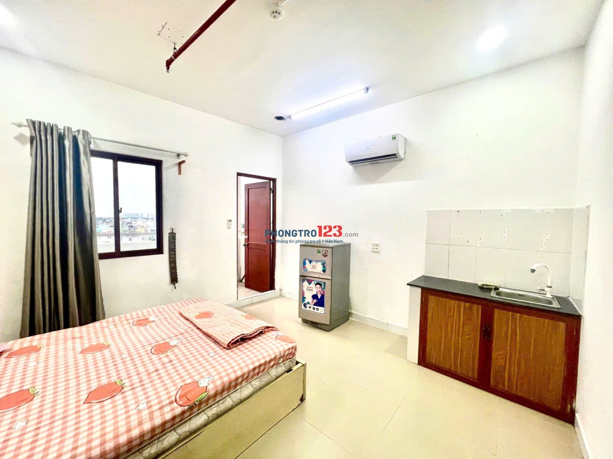 Chính chủ cho thuê phòng cao cấp Quận 5, có ban công, rộng 25m2. LH 0938.123.507 Hậu