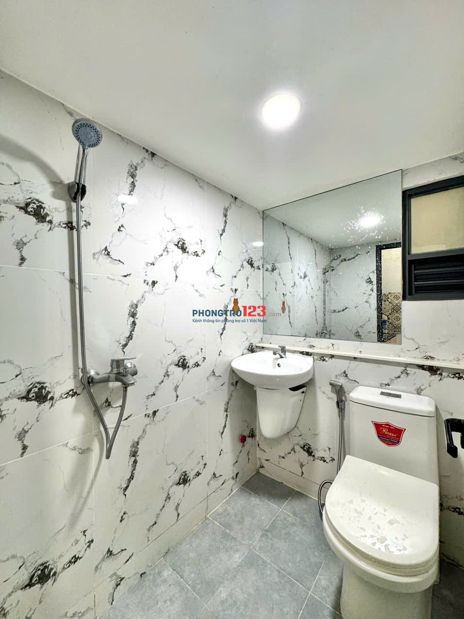 Phòng tiện nghi tòa nhà mới xây sạch đẹp trang thiết bị mới Bùi Đình Túy gần học viện Cán Bộ