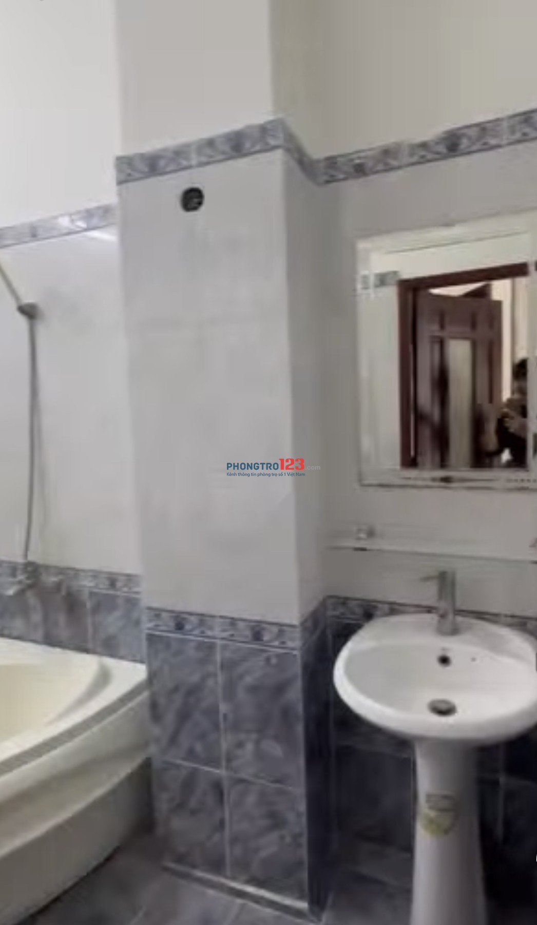 Căn hộ dịch vụ 2pn, ban công rộng, full nội thất giá rẻ